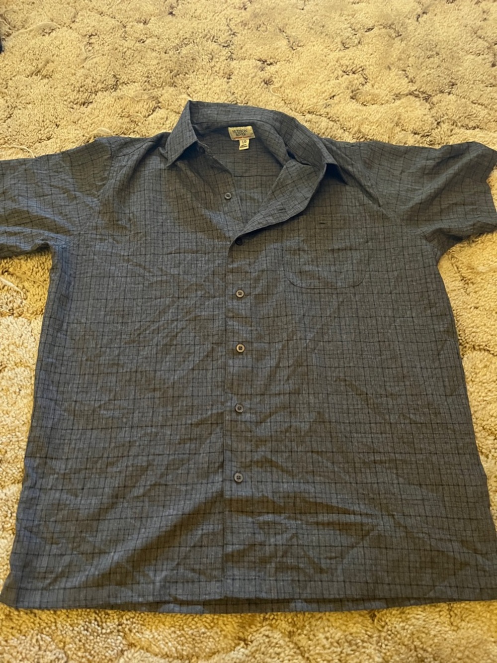 Men's Short-Sleeve Button-Down Shirt in Dark Gray Plaid